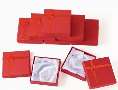 Krabička čtvercová - červená