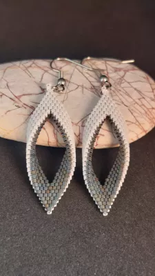 RHOMBUS - BÍLOŠEDÁ