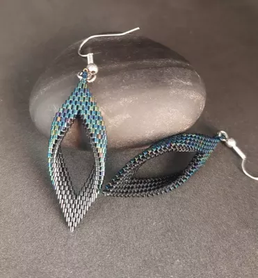 RHOMBUS - IRISČERNÝ RHOMBUS - IRISČERNÝ