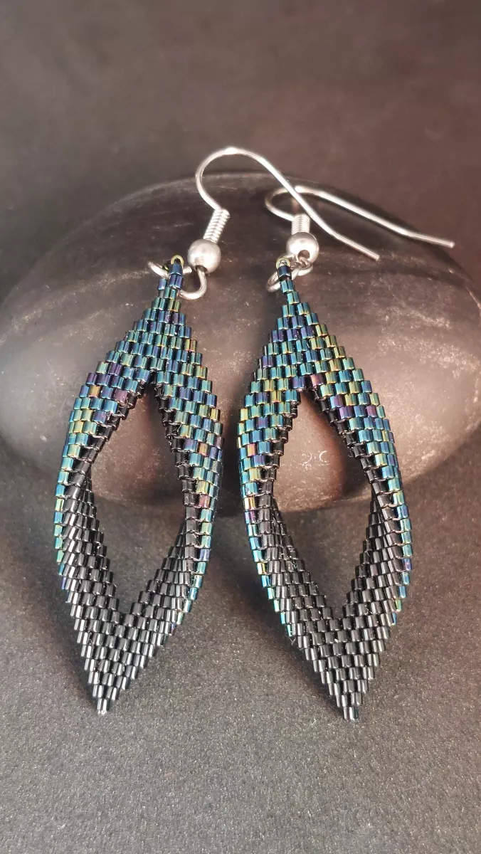 RHOMBUS - IRISČERNÝ