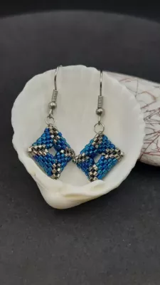 SQUARE - MODRÁ LESKLÁ SQUARE - MODRÁ LESKLÁ