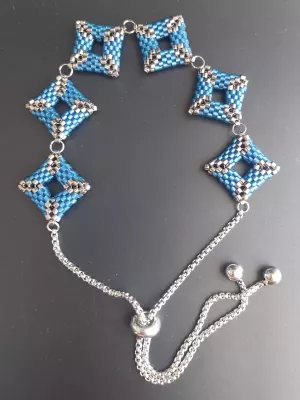 Maximální délka tohoto náramku (vč. řetízku) je cca 34 cm.