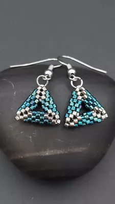 TRIANGLE - IRIS TRIANGLE - IRIS